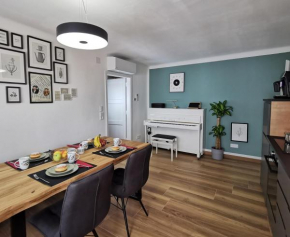 Neues City Center Piano Appartement mit Netflix